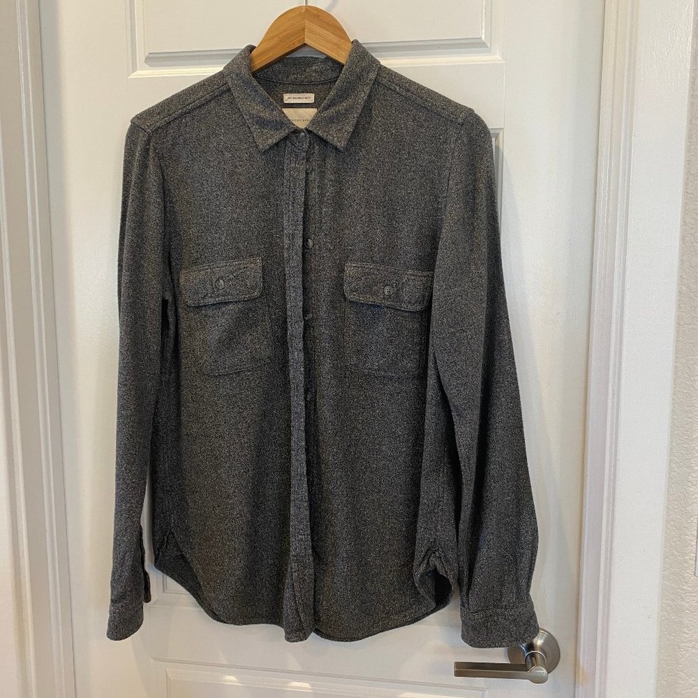 American Eagle Ahh-Mazingly Soft flannel Classic Fit button down in size M